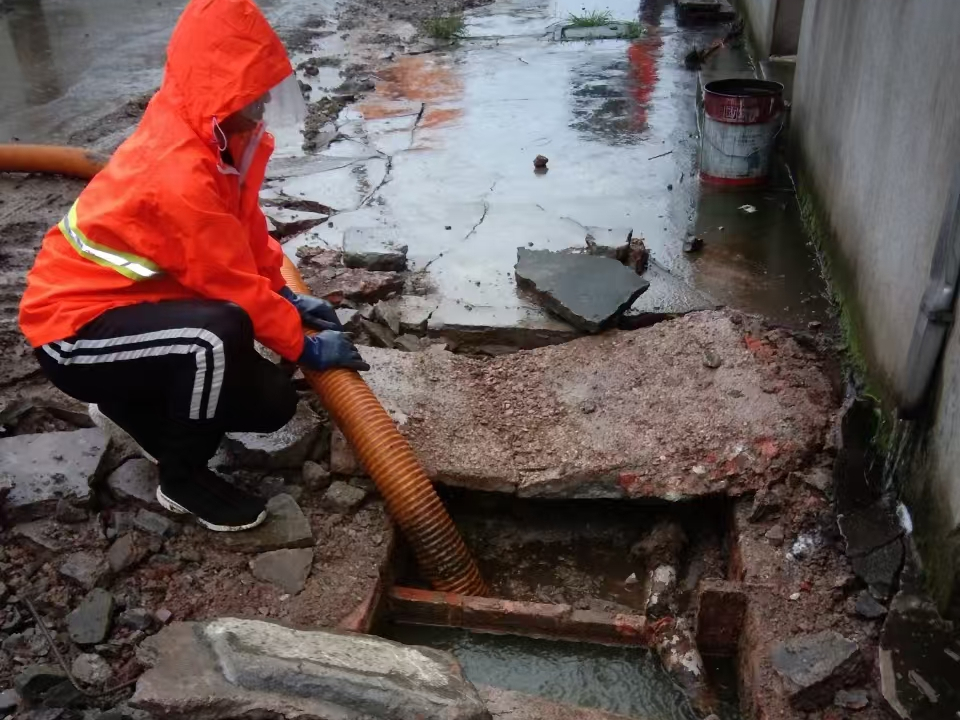 永仁专业清理污水池 炜誉市政以规范流程守护城市 “肠道”