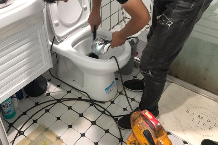 永仁马桶堵塞自己疏通还是找师傅？专业上门服务让你省时更省心